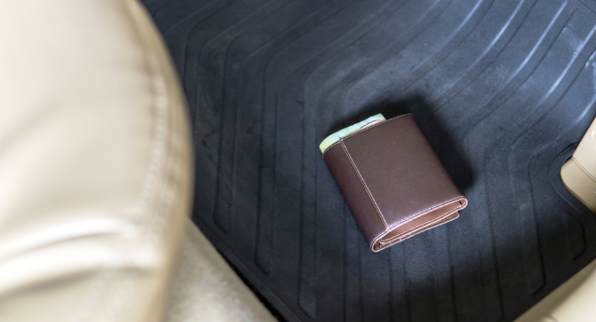 Learn the best practices for rideshare drivers handling lost passenger property, including secure storage, communication, and returning items through Uber and Lyft.